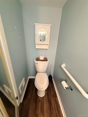 5784 Northfield Parkway, Troy, MI 48098