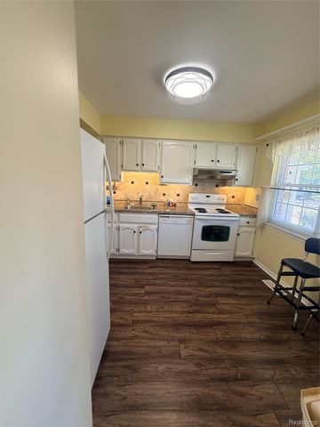 5784 Northfield Parkway, Troy, MI 48098