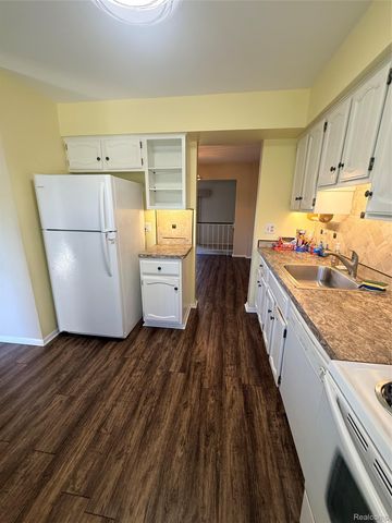 5784 Northfield Parkway, Troy, MI 48098