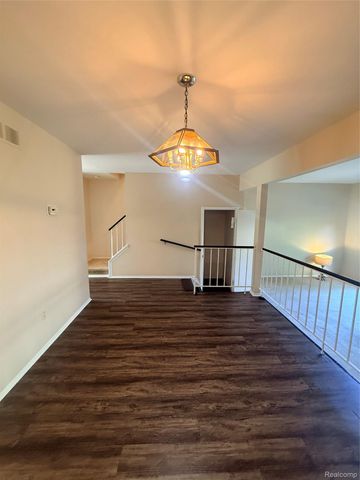5784 Northfield Parkway, Troy, MI 48098