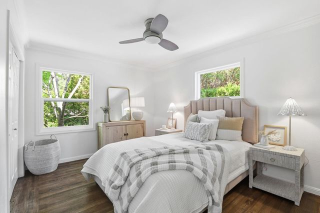 699 Oregon Avenue, Palo Alto, CA 94301