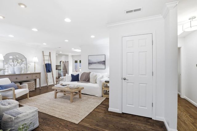 699 Oregon Avenue, Palo Alto, CA 94301