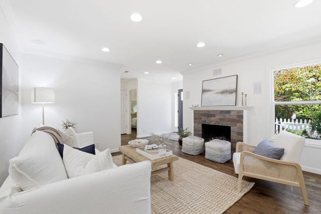 699 Oregon Avenue, Palo Alto, CA 94301