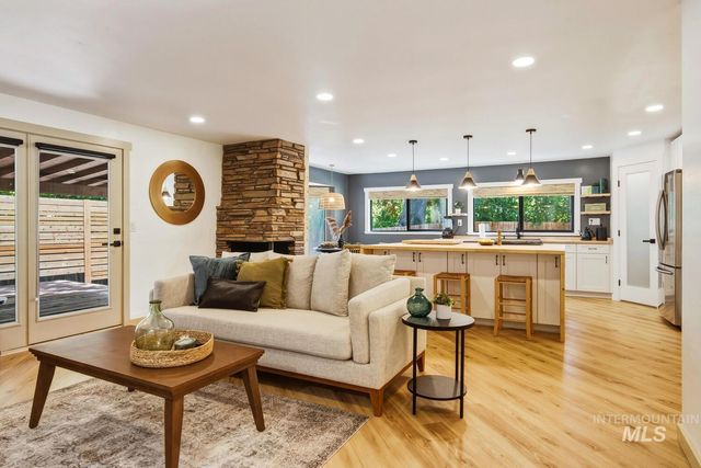 5250 N Mitchell St, Boise, ID 83704