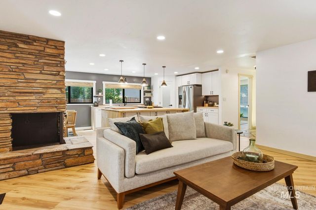 5250 N Mitchell St, Boise, ID 83704