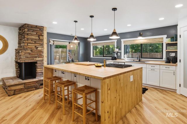 5250 N Mitchell St, Boise, ID 83704