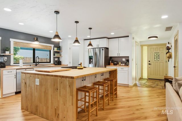 5250 N Mitchell St, Boise, ID 83704