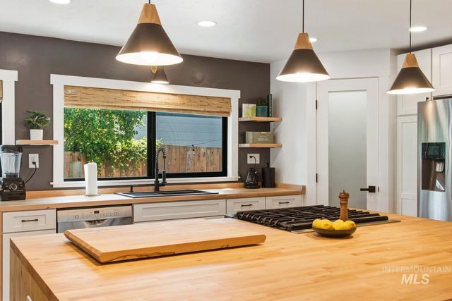 5250 N Mitchell St, Boise, ID 83704