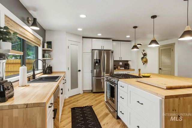 5250 N Mitchell St, Boise, ID 83704