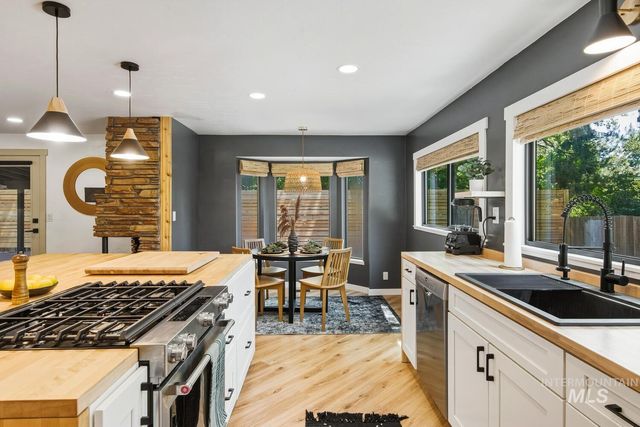 5250 N Mitchell St, Boise, ID 83704