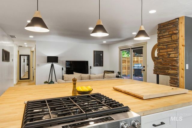 5250 N Mitchell St, Boise, ID 83704