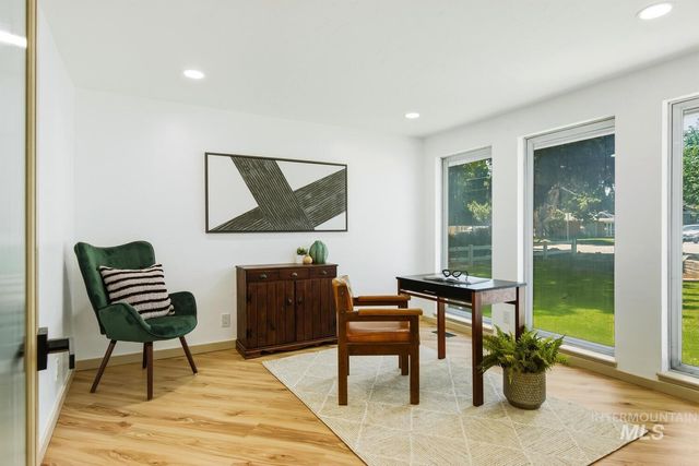 5250 N Mitchell St, Boise, ID 83704