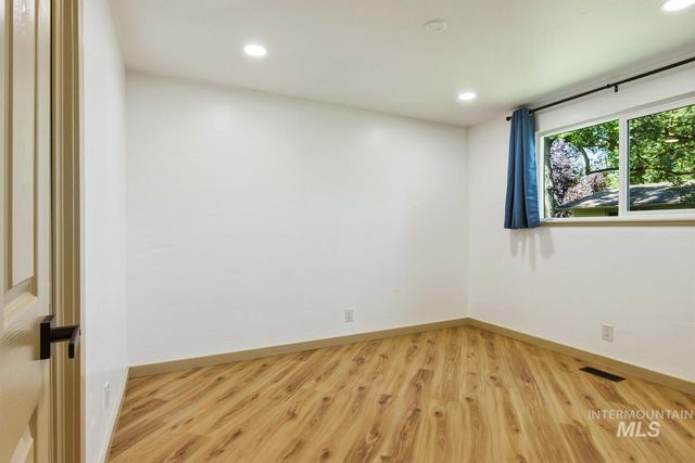 5250 N Mitchell St, Boise, ID 83704