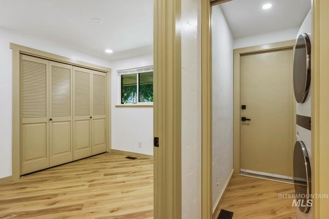 5250 N Mitchell St, Boise, ID 83704