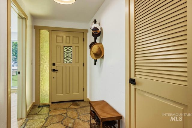 5250 N Mitchell St, Boise, ID 83704