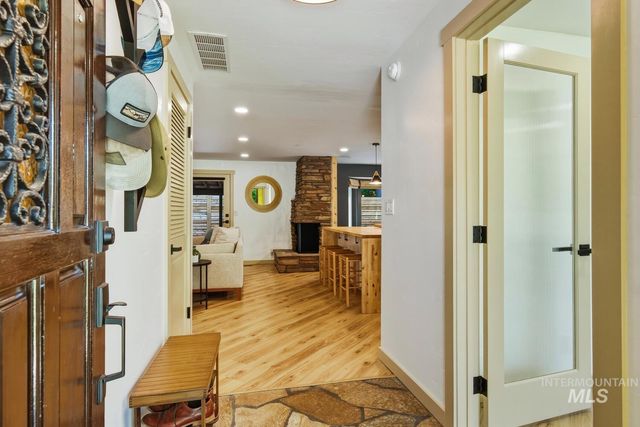 5250 N Mitchell St, Boise, ID 83704