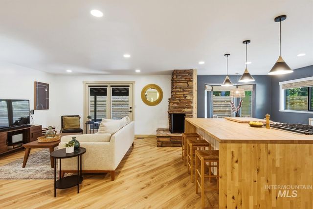 5250 N Mitchell St, Boise, ID 83704