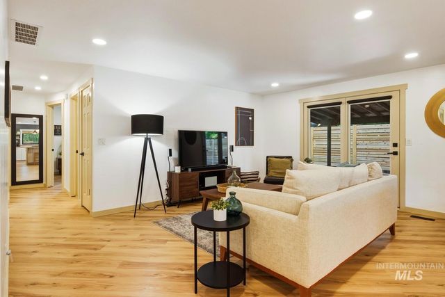 5250 N Mitchell St, Boise, ID 83704