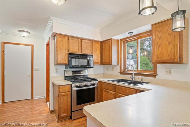 60422 Lamplighter Drive, New Hudson, MI 48165