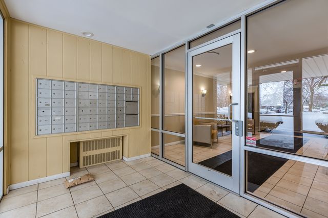 5510 LINCOLN Avenue 101, Morton Grove, IL 60053