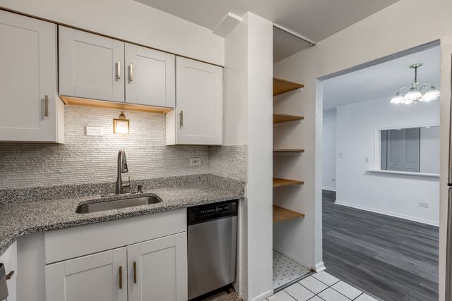 5510 LINCOLN Avenue 101, Morton Grove, IL 60053