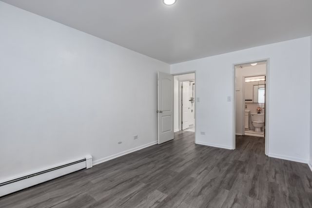 5510 LINCOLN Avenue 101, Morton Grove, IL 60053