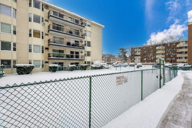 5510 LINCOLN Avenue 101, Morton Grove, IL 60053