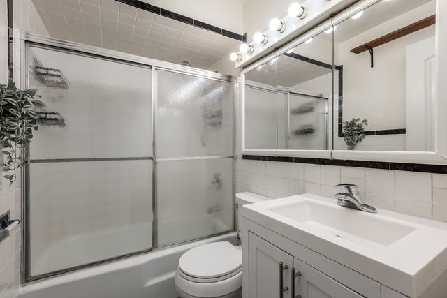 5510 LINCOLN Avenue 101, Morton Grove, IL 60053