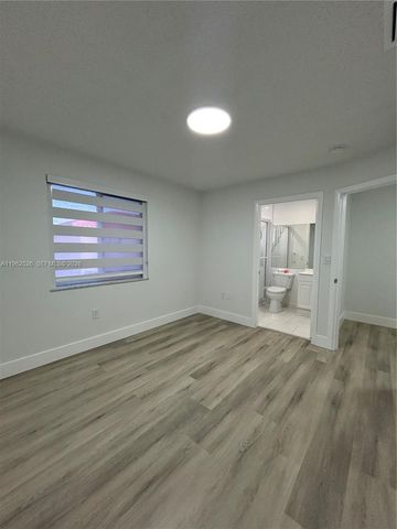 8079 NW 8th St 10, Miami, FL 33126