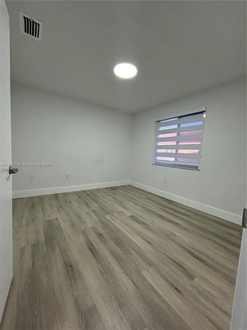 8079 NW 8th St 10, Miami, FL 33126