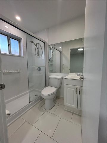 8079 NW 8th St 10, Miami, FL 33126