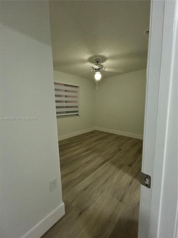 8079 NW 8th St 10, Miami, FL 33126