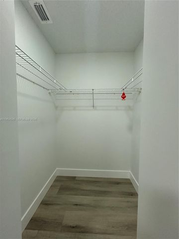 8079 NW 8th St 10, Miami, FL 33126