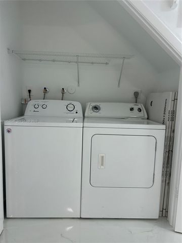 8079 NW 8th St 10, Miami, FL 33126