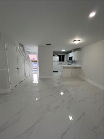 8079 NW 8th St 10, Miami, FL 33126