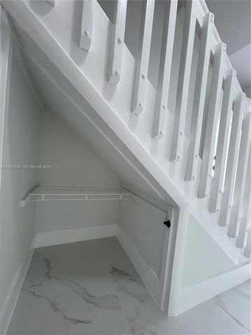 8079 NW 8th St 10, Miami, FL 33126