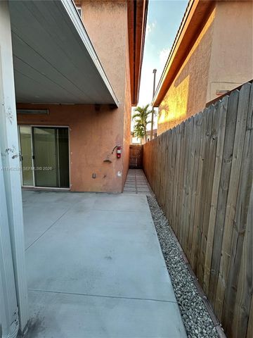 8079 NW 8th St 10, Miami, FL 33126