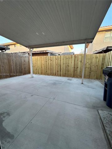 8079 NW 8th St 10, Miami, FL 33126