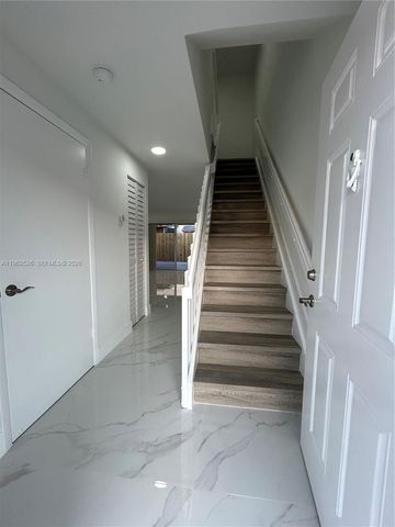 8079 NW 8th St 10, Miami, FL 33126