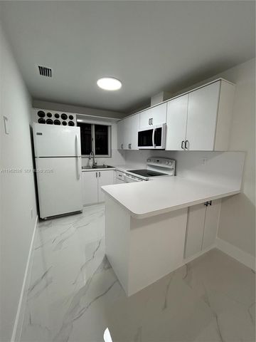 8079 NW 8th St 10, Miami, FL 33126