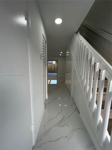 8079 NW 8th St 10, Miami, FL 33126