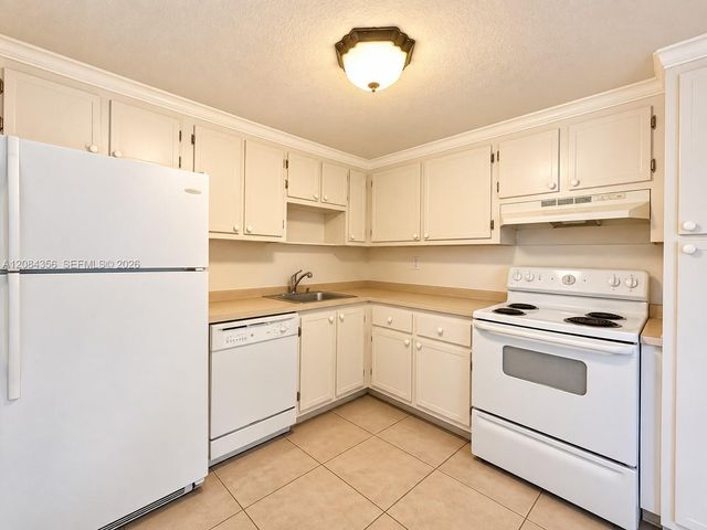 13707 Kendale Lakes Circle 109, Miami, FL 33183
