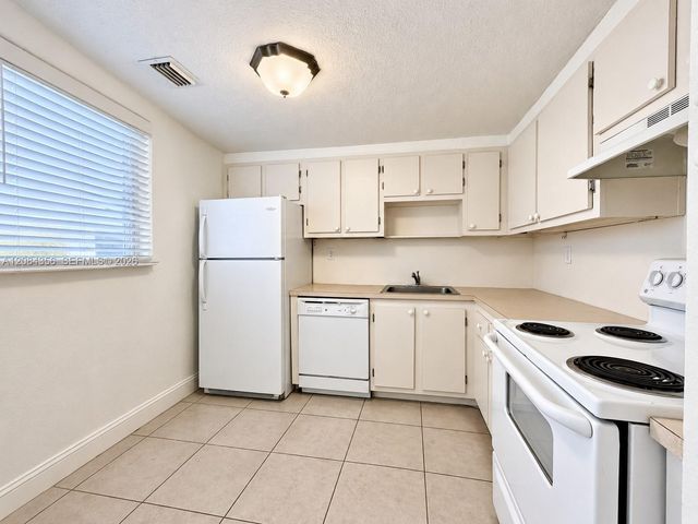 13707 Kendale Lakes Circle 109, Miami, FL 33183