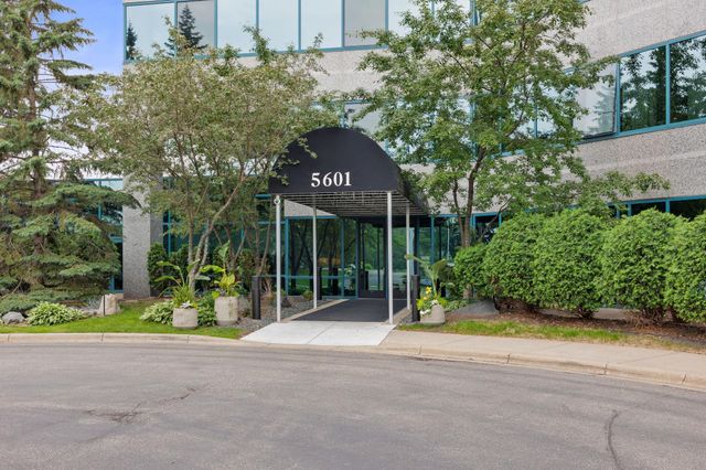 5601 Smetana Drive 918, Minnetonka, MN 55343