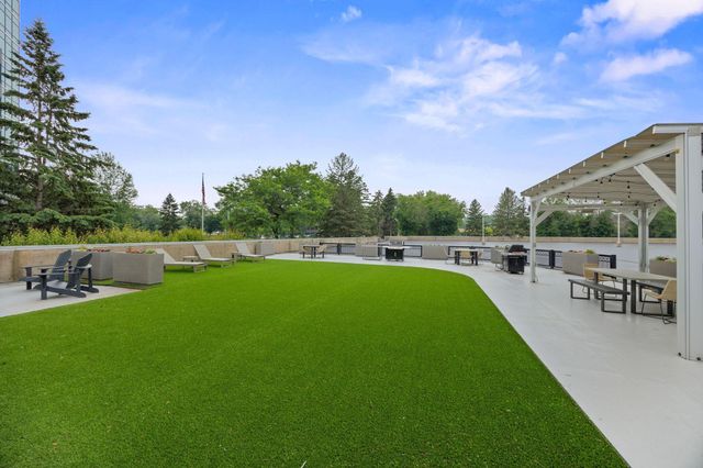 5601 Smetana Drive 918, Minnetonka, MN 55343