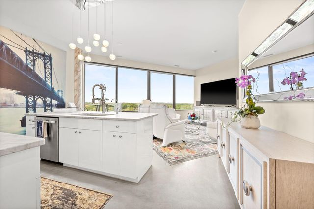 5601 Smetana Drive 918, Minnetonka, MN 55343