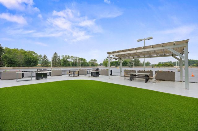 5601 Smetana Drive 918, Minnetonka, MN 55343