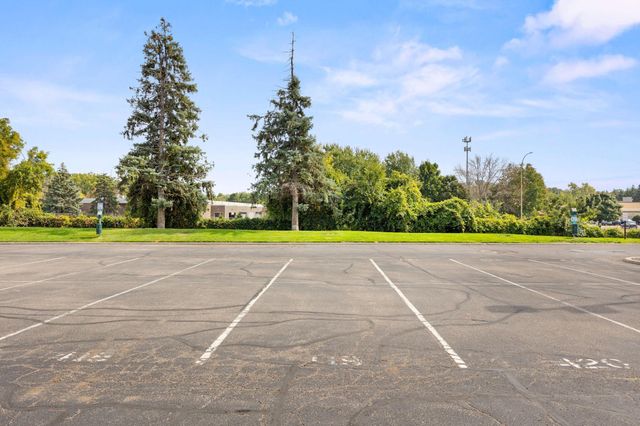 5601 Smetana Drive 918, Minnetonka, MN 55343