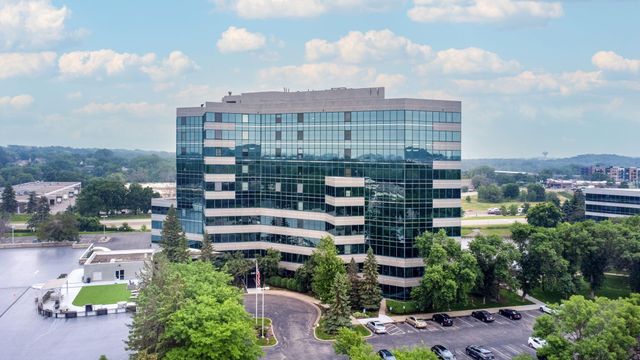 5601 Smetana Drive 918, Minnetonka, MN 55343