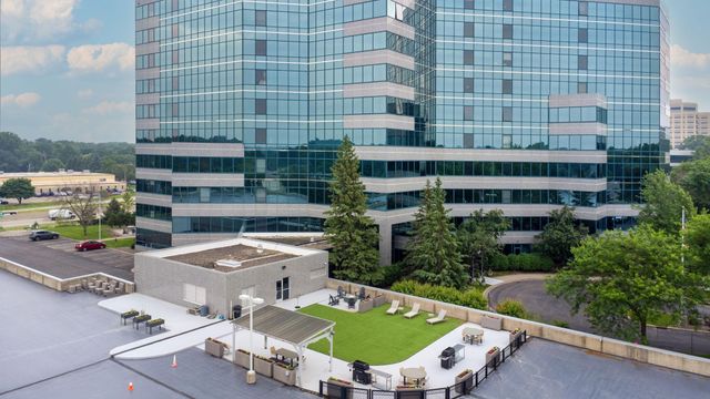 5601 Smetana Drive 918, Minnetonka, MN 55343